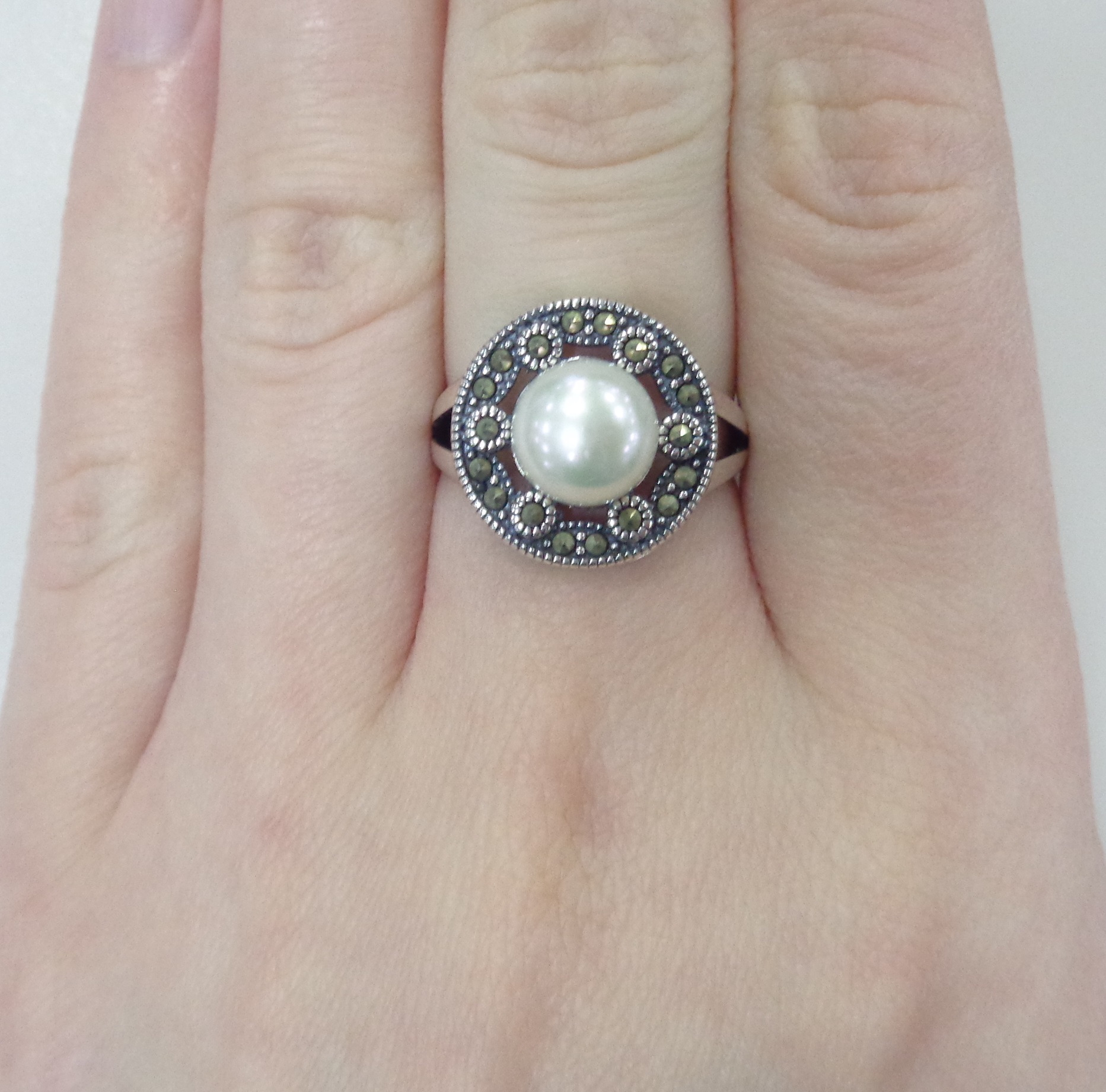 Серебряное кольцо с жемчугом